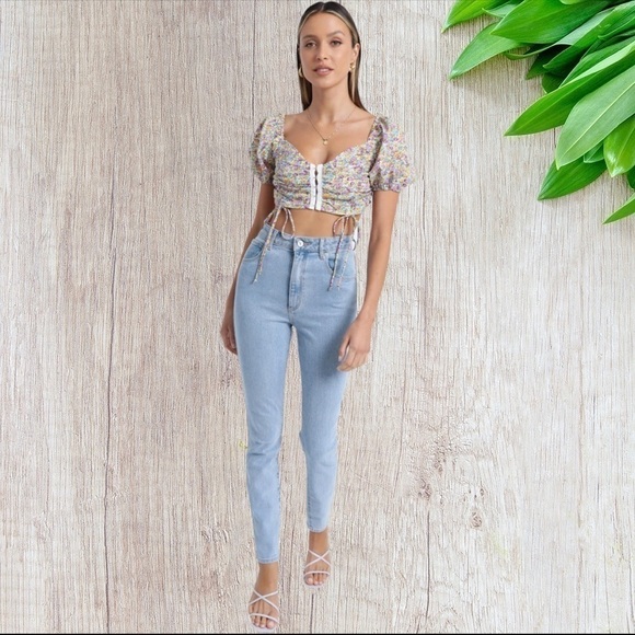 Showpo RedBerry St Tropez Crop Top in Blue Floral - Picture 6 of 10